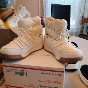 Women's Cream Slippers